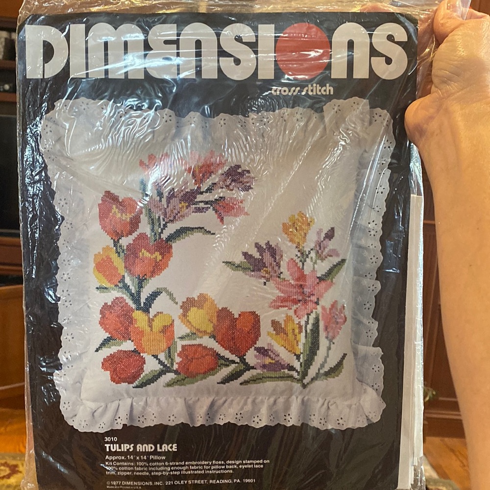 NEW IN PACKAGE Vintage Dimensions Cross Stitch Tulips and Lace Pillow 14x14 NEW!